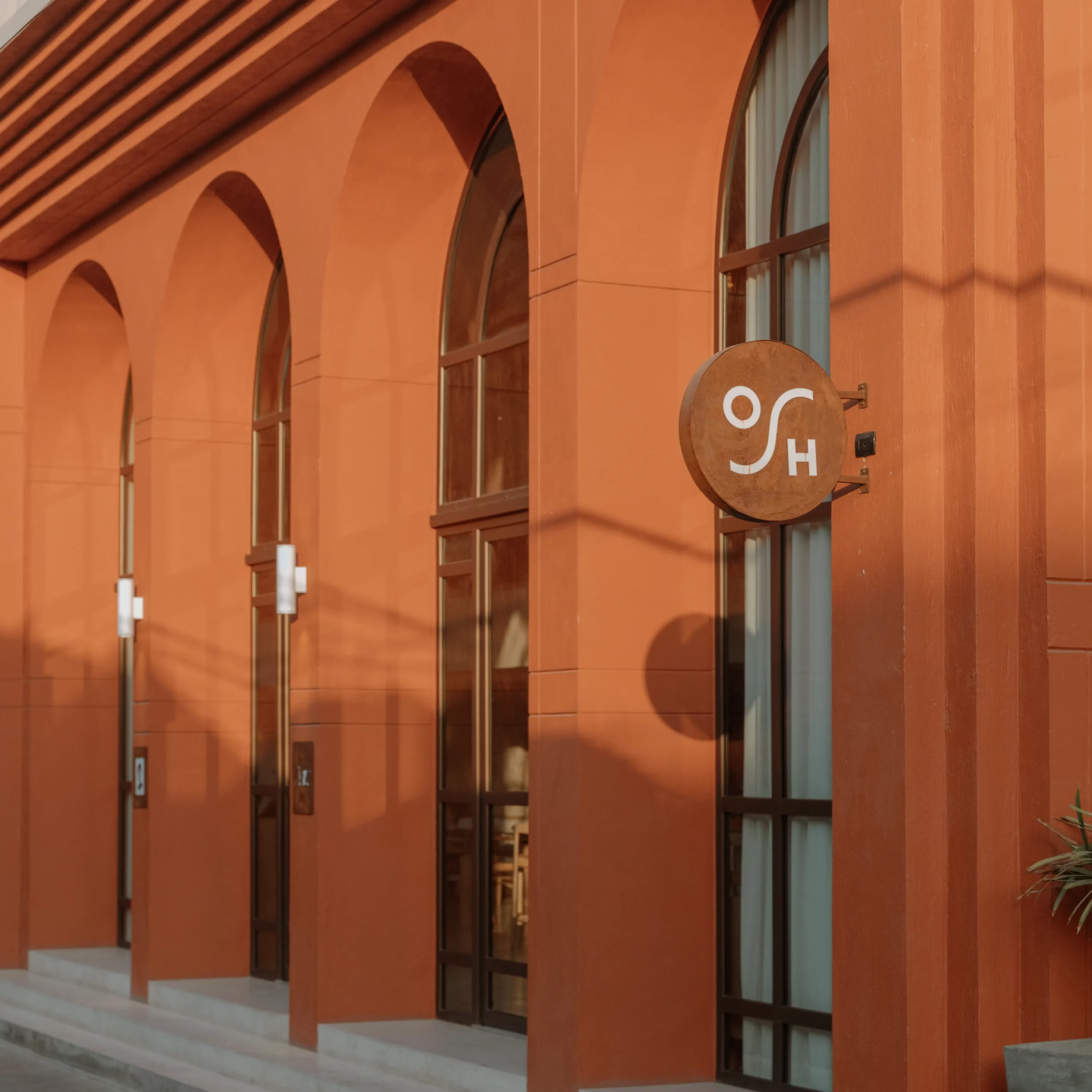 Colonial facade with arches and OSH Hotel logo in Getsemaní Cartagena