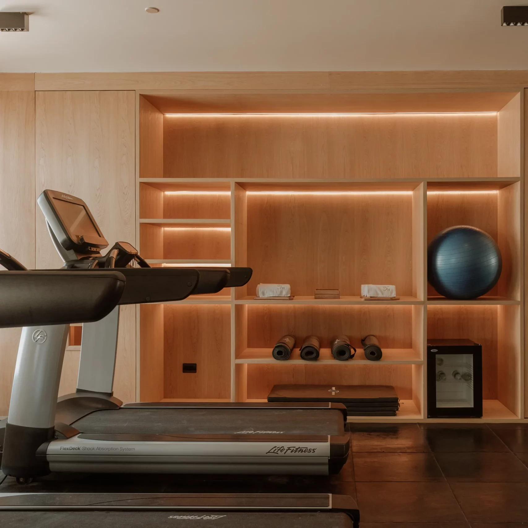 Modern treadmills with warm lighting at hotel gym in Cartagena