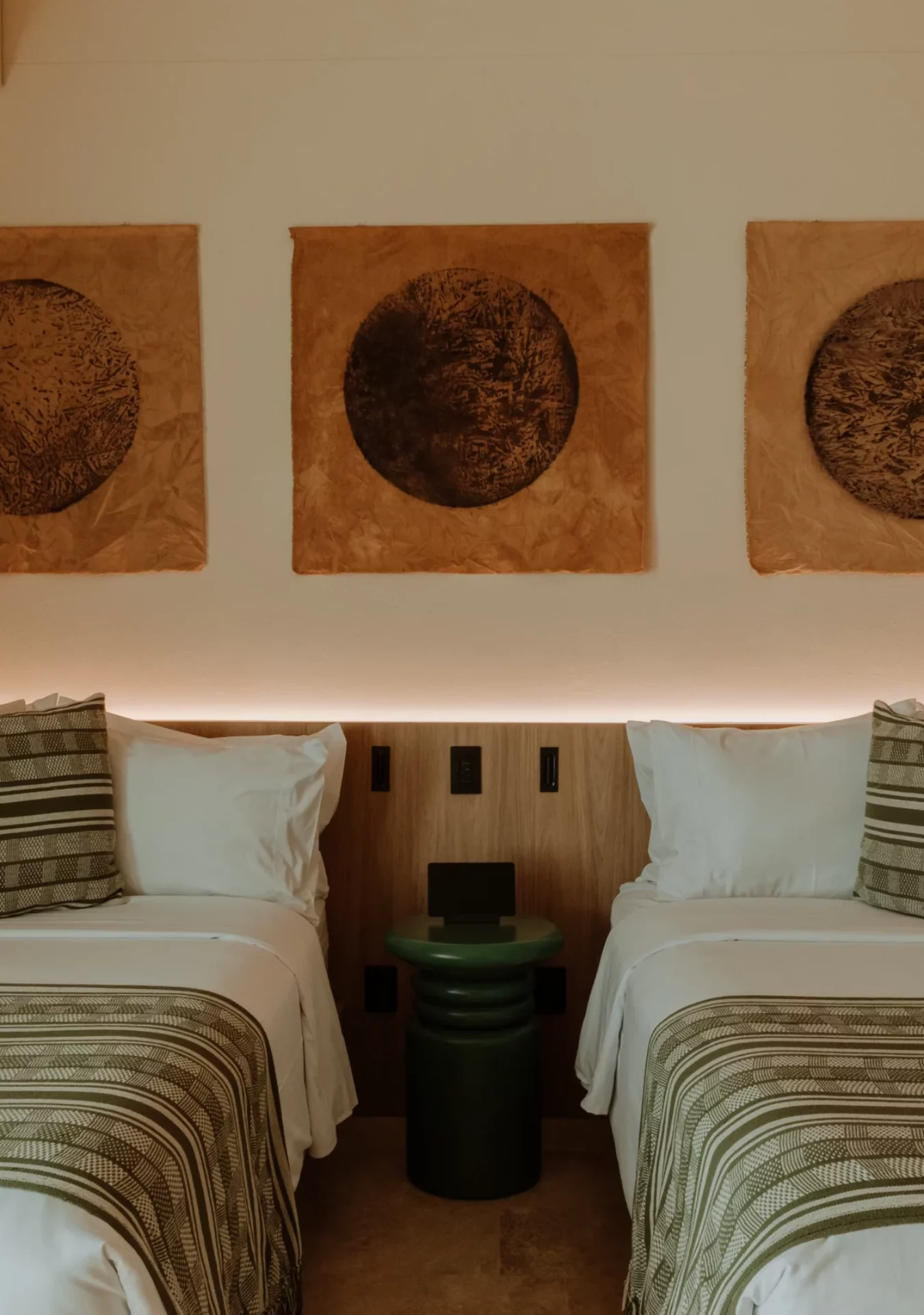 Front view of Betwin room with double beds at OSH Hotel Getsemaní